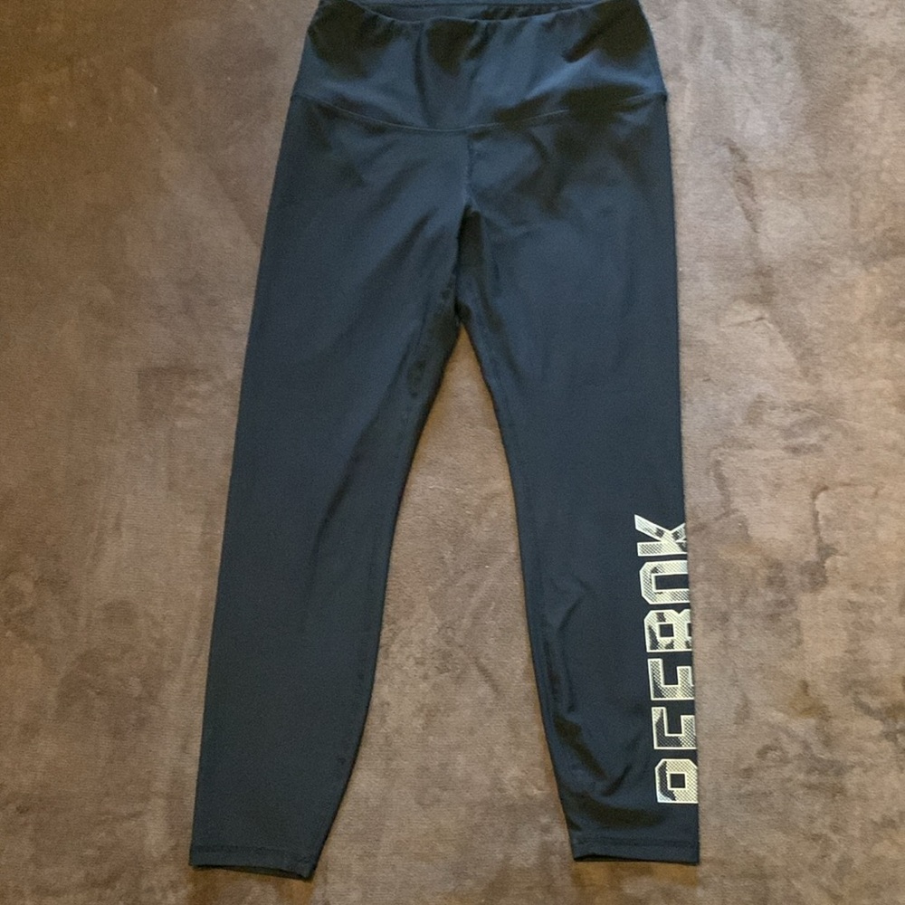 Reebok medium - Picture 3 of 6